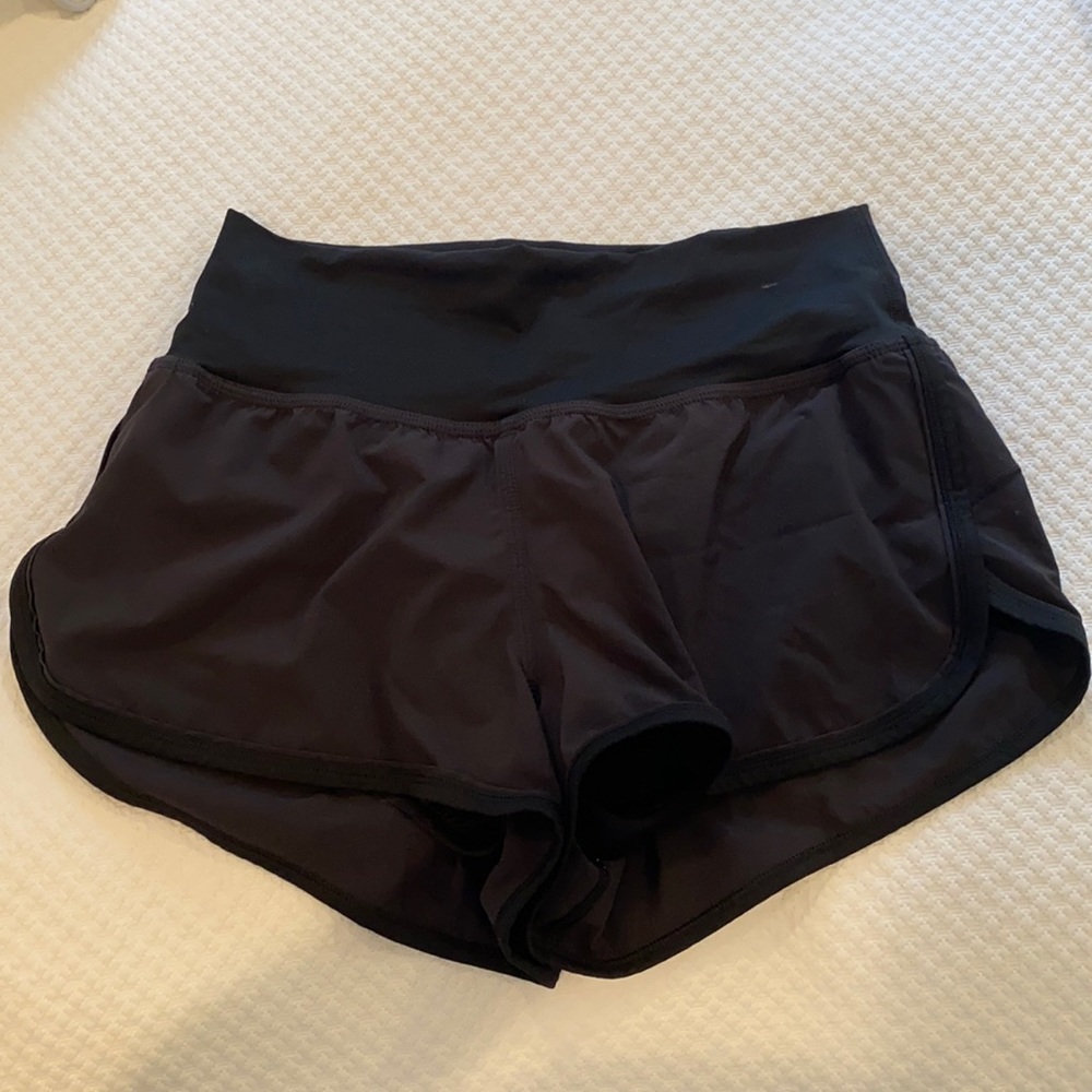 LULU LEMON shorts SZ 6